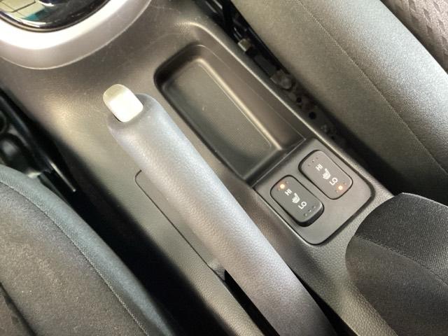 フィットハイブリッド Fコンフォートエディション 純正ナビ フルセグ リアカメラ セキュリティアラーム USB接続 スマキー ETC車載器 リヤカメラ 横滑り防止機能 地デジ LEDヘッド ABS エアバッグ パワーウインドウ アイドリングストップ(44枚目)