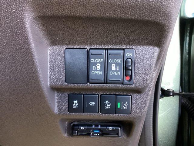 フリード Ｇ　純正ナビ　フルセグ　リアカメラ　Ａクルーズ　３列シート　ＬＥＤヘッドライト　パワーウインドウ　地デジ　Ｒカメラ　イモビ　ＶＳＡ　ＵＳＢ　ドライブレコーダー　エアコン　エアバッグ　スマートキー　キーフリ（16枚目）