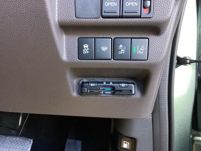 フリード Ｇ　純正ナビ　フルセグ　リアカメラ　Ａクルーズ　３列シート　ＬＥＤヘッドライト　パワーウインドウ　地デジ　Ｒカメラ　イモビ　ＶＳＡ　ＵＳＢ　ドライブレコーダー　エアコン　エアバッグ　スマートキー　キーフリ（17枚目）