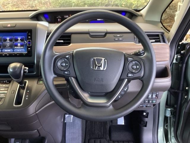 フリード Ｇ　純正ナビ　フルセグ　リアカメラ　Ａクルーズ　３列シート　ＬＥＤヘッドライト　パワーウインドウ　地デジ　Ｒカメラ　イモビ　ＶＳＡ　ＵＳＢ　ドライブレコーダー　エアコン　エアバッグ　スマートキー　キーフリ（18枚目）