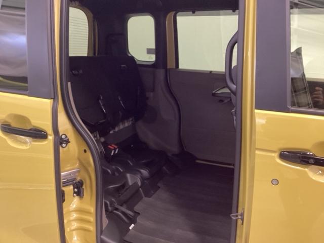 �Z���^�[���C�A�E�g�R���^���N�Ȃ̂ŁA���A�V�[�g�N�b�V�����𒵂ˏグ��ƁA�w�̍����ו����A�ςގ����ł��܂��B