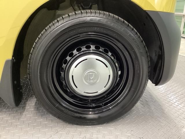 �X�`�[���z�C�[���ɂ͂��ꂢ�ɃN���[�j���O���ꂽ�z�C�[���g�����i�L���b�v�j���t���Ă��܂�