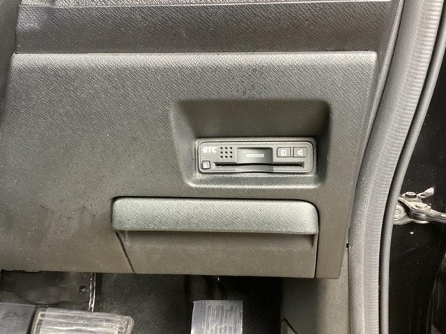 ステップワゴンスパーダ Ｚ　純正ナビ　フルセグ　リアカメラ　横滑防止　エアロ　イモビ　地デジＴＶ　バックモニタ－　３列シ－ト　キーフリー　パワーウィンド　ＥＴＣ付　ナビ・ＴＶ　エアコン　ＤＶＤ再生　運転席助手席エアバック　ＡＢＳ（17枚目）