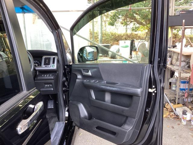 ステップワゴンスパーダ Ｚ　純正ナビ　フルセグ　リアカメラ　横滑防止　エアロ　イモビ　地デジＴＶ　バックモニタ－　３列シ－ト　キーフリー　パワーウィンド　ＥＴＣ付　ナビ・ＴＶ　エアコン　ＤＶＤ再生　運転席助手席エアバック　ＡＢＳ（52枚目）