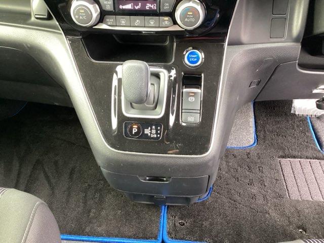 セレナ ｅ－パワーハイウェイスターＶ　純正メモリーナビ　全周囲カメラ　ＥＴＣ　３６０°カメラ　エマジェンシーブレーキ　ＤＶＤ再生機能　地デジ　ＵＳＢ入力　パーキングセンサー　３列シート　ウォークスルー　横滑り防止機能　スマキー　ＬＥＤ（13枚目）