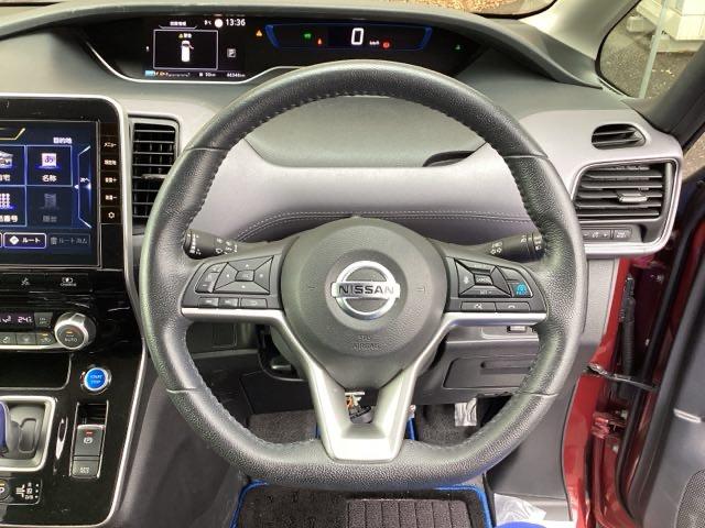 セレナ ｅ－パワーハイウェイスターＶ　純正メモリーナビ　全周囲カメラ　ＥＴＣ　３６０°カメラ　エマジェンシーブレーキ　ＤＶＤ再生機能　地デジ　ＵＳＢ入力　パーキングセンサー　３列シート　ウォークスルー　横滑り防止機能　スマキー　ＬＥＤ（14枚目）