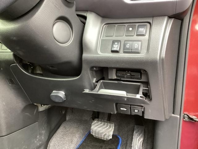 セレナ ｅ－パワーハイウェイスターＶ　純正メモリーナビ　全周囲カメラ　ＥＴＣ　３６０°カメラ　エマジェンシーブレーキ　ＤＶＤ再生機能　地デジ　ＵＳＢ入力　パーキングセンサー　３列シート　ウォークスルー　横滑り防止機能　スマキー　ＬＥＤ（15枚目）