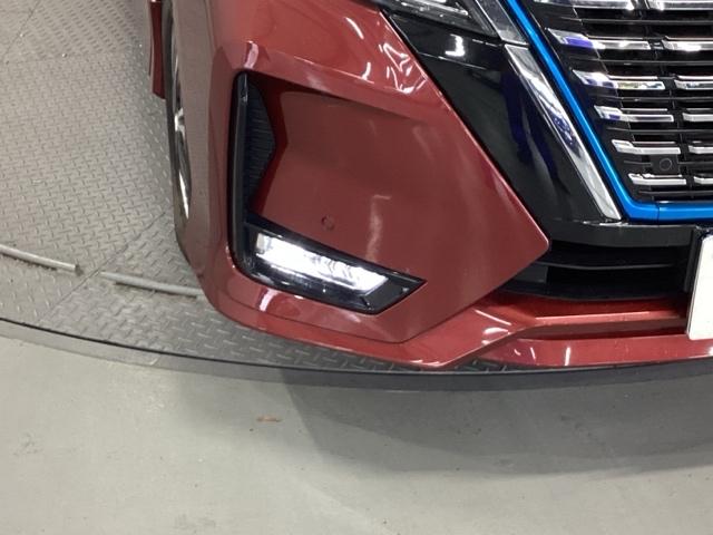 セレナ ｅ－パワーハイウェイスターＶ　純正メモリーナビ　全周囲カメラ　ＥＴＣ　３６０°カメラ　エマジェンシーブレーキ　ＤＶＤ再生機能　地デジ　ＵＳＢ入力　パーキングセンサー　３列シート　ウォークスルー　横滑り防止機能　スマキー　ＬＥＤ（25枚目）