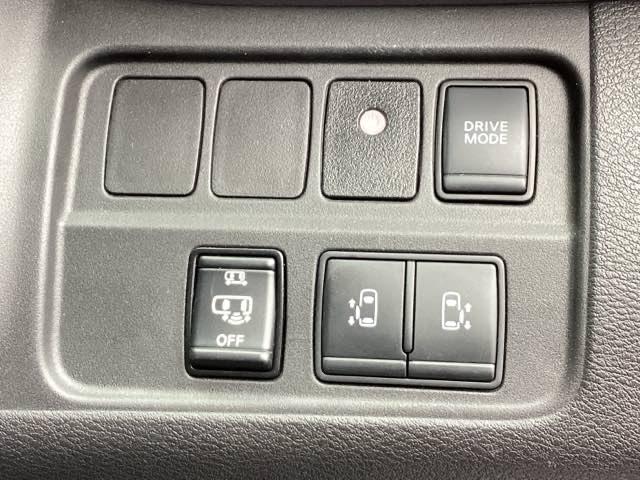 セレナ ｅ－パワーハイウェイスターＶ　純正メモリーナビ　全周囲カメラ　ＥＴＣ　３６０°カメラ　エマジェンシーブレーキ　ＤＶＤ再生機能　地デジ　ＵＳＢ入力　パーキングセンサー　３列シート　ウォークスルー　横滑り防止機能　スマキー　ＬＥＤ（46枚目）