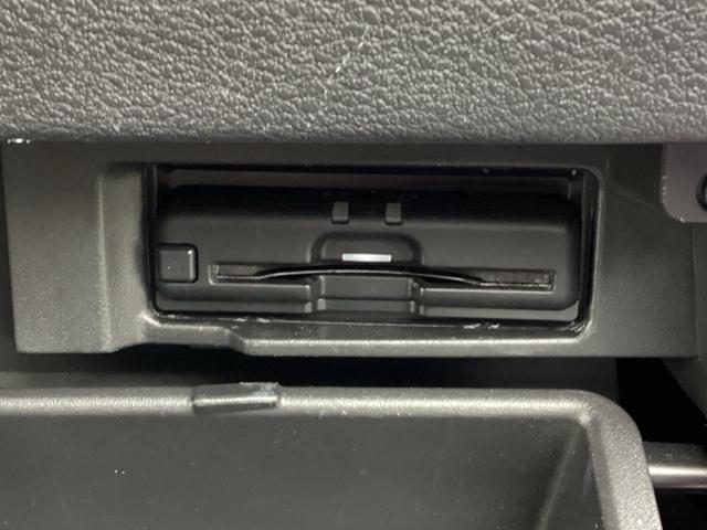 セレナ ｅ－パワーハイウェイスターＶ　純正メモリーナビ　全周囲カメラ　ＥＴＣ　３６０°カメラ　エマジェンシーブレーキ　ＤＶＤ再生機能　地デジ　ＵＳＢ入力　パーキングセンサー　３列シート　ウォークスルー　横滑り防止機能　スマキー　ＬＥＤ（47枚目）