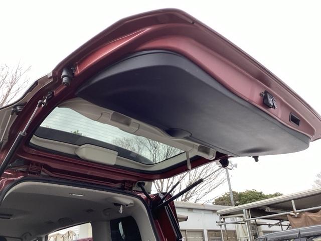 セレナ ｅ－パワーハイウェイスターＶ　純正メモリーナビ　全周囲カメラ　ＥＴＣ　３６０°カメラ　エマジェンシーブレーキ　ＤＶＤ再生機能　地デジ　ＵＳＢ入力　パーキングセンサー　３列シート　ウォークスルー　横滑り防止機能　スマキー　ＬＥＤ（68枚目）