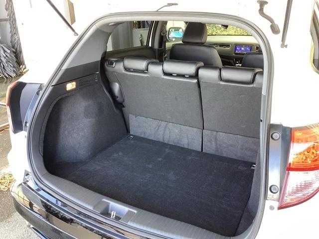 ヴェゼル ＲＳ・ホンダセンシング　メモリーナビ　リアカメラ　ＥＴＣ　盗難防止　バックモニター　サイドエアバック　スマ－トキ－　シートヒータ　ＬＥＤライト　地デジＴＶ　フルオートエアコン　整備記録簿　ＤＶＤ　横滑り防止機能　ナビ＆ＴＶ（18枚目）