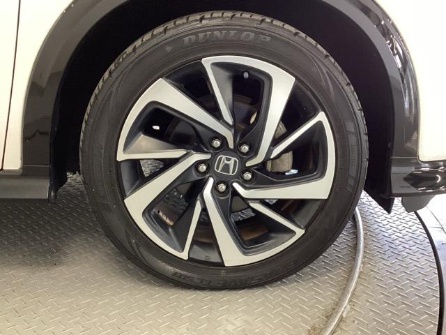 ヴェゼル ＲＳ・ホンダセンシング　メモリーナビ　リアカメラ　ＥＴＣ　盗難防止　バックモニター　サイドエアバック　スマ－トキ－　シートヒータ　ＬＥＤライト　地デジＴＶ　フルオートエアコン　整備記録簿　ＤＶＤ　横滑り防止機能　ナビ＆ＴＶ（21枚目）