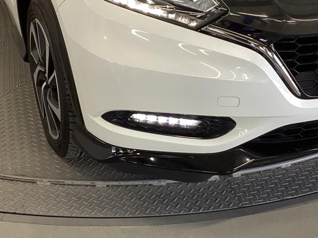 ヴェゼル ＲＳ・ホンダセンシング　メモリーナビ　リアカメラ　ＥＴＣ　盗難防止　バックモニター　サイドエアバック　スマ－トキ－　シートヒータ　ＬＥＤライト　地デジＴＶ　フルオートエアコン　整備記録簿　ＤＶＤ　横滑り防止機能　ナビ＆ＴＶ（24枚目）