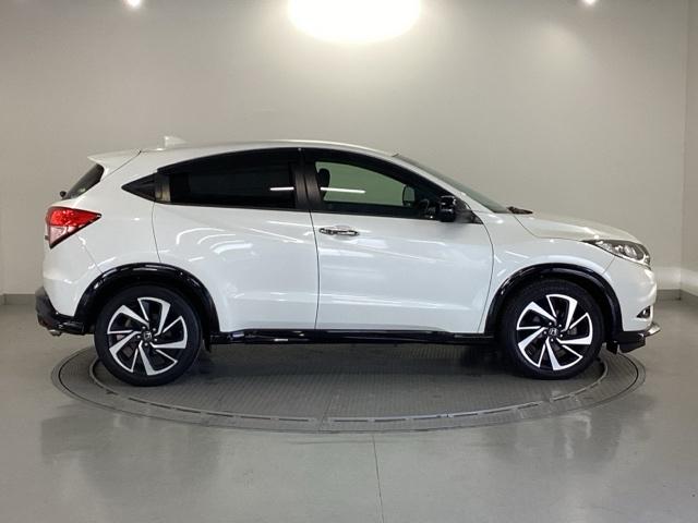 ヴェゼル ＲＳ・ホンダセンシング　メモリーナビ　リアカメラ　ＥＴＣ　盗難防止　バックモニター　サイドエアバック　スマ－トキ－　シートヒータ　ＬＥＤライト　地デジＴＶ　フルオートエアコン　整備記録簿　ＤＶＤ　横滑り防止機能　ナビ＆ＴＶ（32枚目）