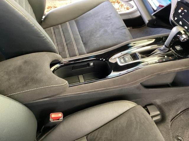 ヴェゼル ＲＳ・ホンダセンシング　メモリーナビ　リアカメラ　ＥＴＣ　盗難防止　バックモニター　サイドエアバック　スマ－トキ－　シートヒータ　ＬＥＤライト　地デジＴＶ　フルオートエアコン　整備記録簿　ＤＶＤ　横滑り防止機能　ナビ＆ＴＶ（40枚目）