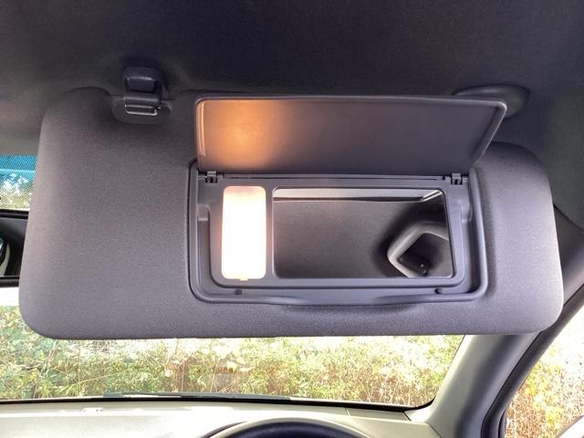 ヴェゼル ＲＳ・ホンダセンシング　メモリーナビ　リアカメラ　ＥＴＣ　盗難防止　バックモニター　サイドエアバック　スマ－トキ－　シートヒータ　ＬＥＤライト　地デジＴＶ　フルオートエアコン　整備記録簿　ＤＶＤ　横滑り防止機能　ナビ＆ＴＶ（47枚目）