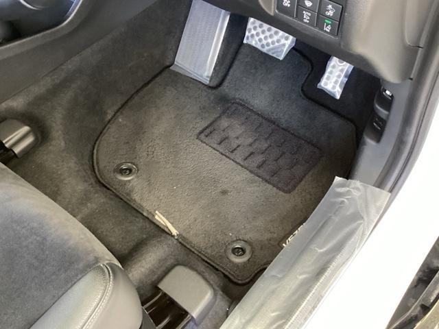 ヴェゼル ＲＳ・ホンダセンシング　メモリーナビ　リアカメラ　ＥＴＣ　盗難防止　バックモニター　サイドエアバック　スマ－トキ－　シートヒータ　ＬＥＤライト　地デジＴＶ　フルオートエアコン　整備記録簿　ＤＶＤ　横滑り防止機能　ナビ＆ＴＶ（51枚目）
