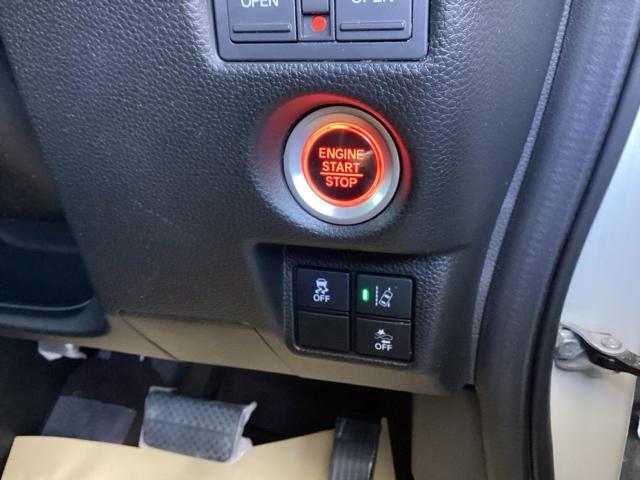 Ｎ－ＢＯＸカスタム Ｇ・Ｌホンダセンシング　純正ナビ　フルセグ　リアカメラ　地デジＴＶ　助手席エアバッグ　キーレス　シートＨ　アイドリングＳＴ　セキュリティーアラーム　スマ－トキ－　ナビＴＶ　ＥＴＣ　前車追従機能　サイドエアバッグ　ＵＳＢ（17枚目）