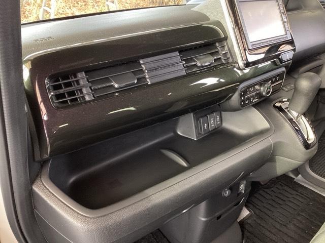 Ｎ－ＢＯＸカスタム Ｇ・Ｌホンダセンシング　純正ナビ　フルセグ　リアカメラ　地デジＴＶ　助手席エアバッグ　キーレス　アイドリングＳＴ　セキュリティーアラーム　スマ－トキ－　ナビＴＶ　ＥＴＣ　前車追従機能　サイドエアバッグ　ＬＥＤヘッドライト（44枚目）