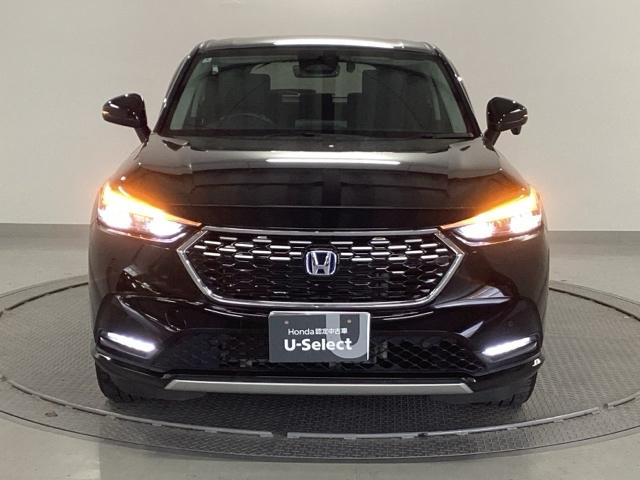 ヴェゼル ｅ：ＨＥＶＺ　純正ナビ　フルセグ　リアカメラ　衝突回避支援ブレーキ機能　スマキ　Ｐトランク　フルオートエアコン　Ｄレコ　エアバッグ　両席エアバック　Ｒカメ　パワーウィンドウ　ＬＥＤランプ　ソナー　クルーズＣ　ＵＳＢ（6枚目）