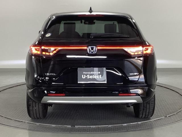 ヴェゼル ｅ：ＨＥＶＺ　純正ナビ　フルセグ　リアカメラ　衝突回避支援ブレーキ機能　スマキ　Ｐトランク　フルオートエアコン　Ｄレコ　エアバッグ　両席エアバック　Ｒカメ　パワーウィンドウ　ＬＥＤランプ　ソナー　クルーズＣ　ＵＳＢ（9枚目）