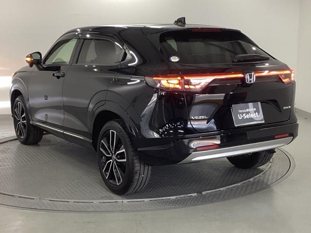 ヴェゼル ｅ：ＨＥＶＺ　純正ナビ　フルセグ　リアカメラ　衝突回避支援ブレーキ機能　スマキ　Ｐトランク　フルオートエアコン　Ｄレコ　エアバッグ　両席エアバック　Ｒカメ　パワーウィンドウ　ＬＥＤランプ　ソナー　クルーズＣ　ＵＳＢ（10枚目）