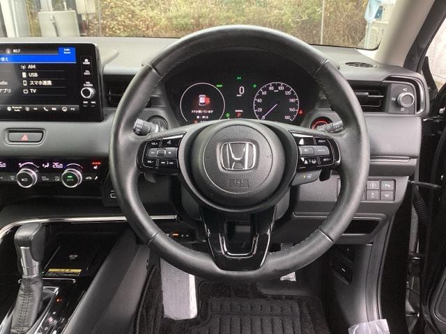 ヴェゼル ｅ：ＨＥＶＺ　純正ナビ　フルセグ　リアカメラ　衝突回避支援ブレーキ機能　スマキ　Ｐトランク　フルオートエアコン　Ｄレコ　エアバッグ　両席エアバック　Ｒカメ　パワーウィンドウ　ＬＥＤランプ　ソナー　クルーズＣ　ＵＳＢ（18枚目）