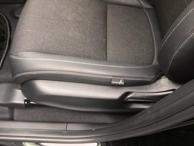 ヴェゼル ｅ：ＨＥＶＺ　純正ナビ　フルセグ　リアカメラ　衝突回避支援ブレーキ機能　スマキ　Ｐトランク　フルオートエアコン　Ｄレコ　エアバッグ　両席エアバック　Ｒカメ　パワーウィンドウ　ＬＥＤランプ　ソナー　クルーズＣ　ＵＳＢ（41枚目）