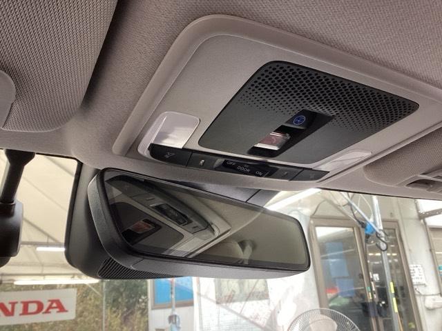 ヴェゼル ｅ：ＨＥＶＺ　純正ナビ　フルセグ　リアカメラ　衝突回避支援ブレーキ機能　スマキ　Ｐトランク　フルオートエアコン　Ｄレコ　エアバッグ　両席エアバック　Ｒカメ　パワーウィンドウ　ＬＥＤランプ　ソナー　クルーズＣ　ＵＳＢ（44枚目）