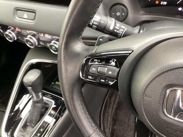 ヴェゼル ｅ：ＨＥＶＺ　純正ナビ　フルセグ　リアカメラ　衝突回避支援ブレーキ機能　スマキ　Ｐトランク　フルオートエアコン　Ｄレコ　エアバッグ　両席エアバック　Ｒカメ　パワーウィンドウ　ＬＥＤランプ　ソナー　クルーズＣ　ＵＳＢ（45枚目）