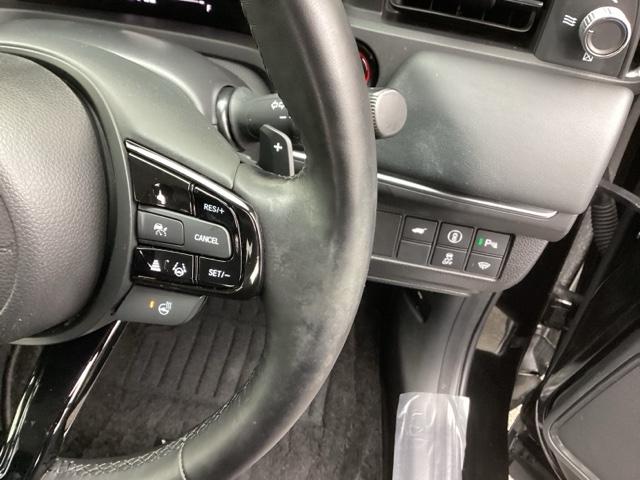 ヴェゼル ｅ：ＨＥＶＺ　純正ナビ　フルセグ　リアカメラ　衝突回避支援ブレーキ機能　スマキ　Ｐトランク　フルオートエアコン　Ｄレコ　エアバッグ　両席エアバック　Ｒカメ　パワーウィンドウ　ＬＥＤランプ　ソナー　クルーズＣ　ＵＳＢ（46枚目）