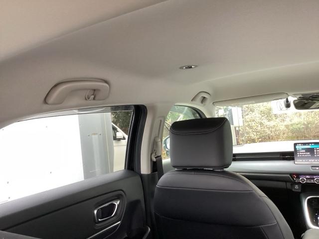 ヴェゼル ｅ：ＨＥＶＺ　純正ナビ　フルセグ　リアカメラ　衝突回避支援ブレーキ機能　スマキ　Ｐトランク　フルオートエアコン　Ｄレコ　エアバッグ　両席エアバック　Ｒカメ　パワーウィンドウ　ＬＥＤランプ　ソナー　クルーズＣ　ＵＳＢ（51枚目）