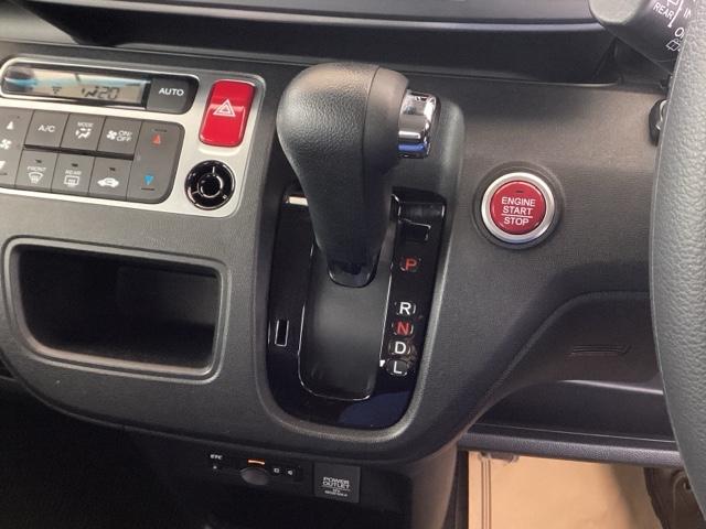 ���R�Ɏ肪�͂��A���쐫�̗ǂ��C���p�l�V�t�g�ɁA�p�[�L���O�u���[�L�́A�t�b�g�u���[�L�^�C�v�Ȃ̂ŁA�^�]�ȂƏ���Ȃ̊Ԃ͂������肵�Ă��܂��B