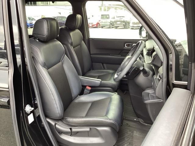 �t�����g�L�X�A�Z�p���[�g�V�[�g�̉^�]�Ȃ́A�n�C�g�A�W���X�^�[���t���Ă���̂ŁA���K�Ƀh���C�u���ł��܂��B�n���h���̓e���X�R�s�b�N�@�\�ŁA�n���h���ʒu����E���E��O�E���ɒ��߂ł��܂��B