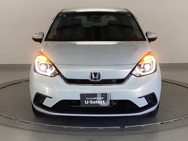 フィット e:HEVホーム 純正ナビ フルセグ リアカメラ 前後誤発進抑制機能 クリソナ 助手席エアバッグ 運転席エアバッグ アイドリングストップ LEDライト USB接続 バックカメラ ABS サイドエアバッグ スマートキー(6枚目)