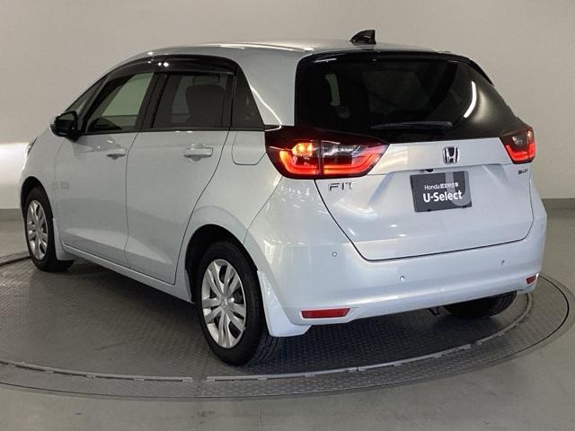 フィット e:HEVホーム 純正ナビ フルセグ リアカメラ 前後誤発進抑制機能 クリソナ 助手席エアバッグ 運転席エアバッグ アイドリングストップ LEDライト USB接続 バックカメラ ABS サイドエアバッグ スマートキー(10枚目)