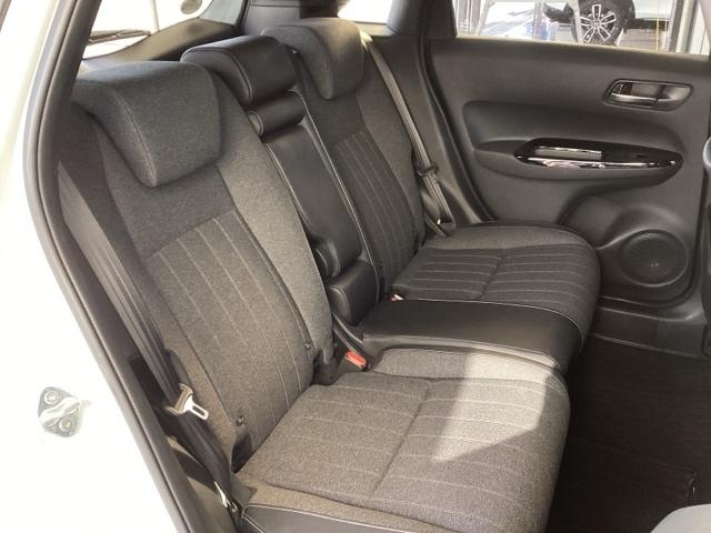 フィット e:HEVホーム 純正ナビ フルセグ リアカメラ 前後誤発進抑制機能 クリソナ 助手席エアバッグ 運転席エアバッグ アイドリングストップ LEDライト USB接続 バックカメラ ABS サイドエアバッグ スマートキー(20枚目)