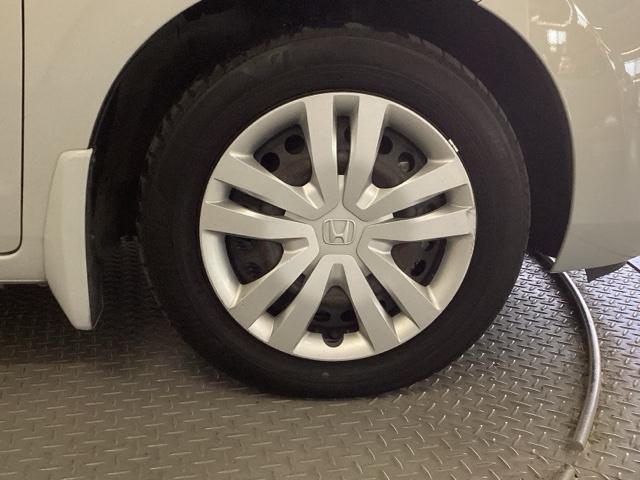 フィット e:HEVホーム 純正ナビ フルセグ リアカメラ 前後誤発進抑制機能 クリソナ 助手席エアバッグ 運転席エアバッグ アイドリングストップ LEDライト USB接続 バックカメラ ABS サイドエアバッグ スマートキー(27枚目)