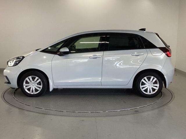 フィット e:HEVホーム 純正ナビ フルセグ リアカメラ 前後誤発進抑制機能 クリソナ 助手席エアバッグ 運転席エアバッグ アイドリングストップ LEDライト USB接続 バックカメラ ABS サイドエアバッグ スマートキー(37枚目)