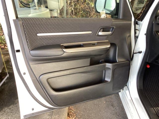 ステップワゴンスパーダ スパーダ・クールスピリットホンダセンシング　メモリーナビ　ＥＴＣ　リアカメラ　サイドエアバック　スマートキ　左右電動スライドドア　バックモニタ　地ＴＶ　ナビ＆ＴＶ　三列シート　ＵＳＢ　助手席エアバッグ　ＡＡＣ　横滑り防止機能　ターボ車　ＡＢＳ（35枚目）