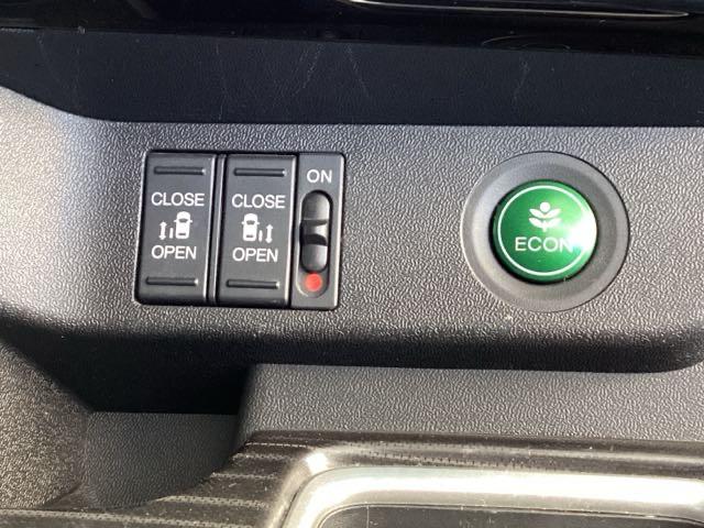 ステップワゴンスパーダ スパーダ・クールスピリットホンダセンシング　メモリーナビ　ＥＴＣ　リアカメラ　サイドエアバック　スマートキ　左右電動スライドドア　バックモニタ　地ＴＶ　ナビ＆ＴＶ　三列シート　ＵＳＢ　助手席エアバッグ　ＡＡＣ　横滑り防止機能　ターボ車　ＡＢＳ（46枚目）