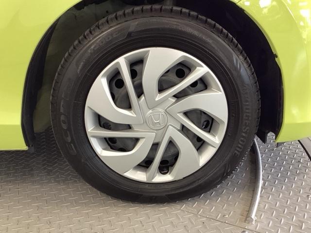 �X�`�[���z�C�[���ɂ́A�z���_�����̃z�C�[���J�o�[���t���Ă��܂��B