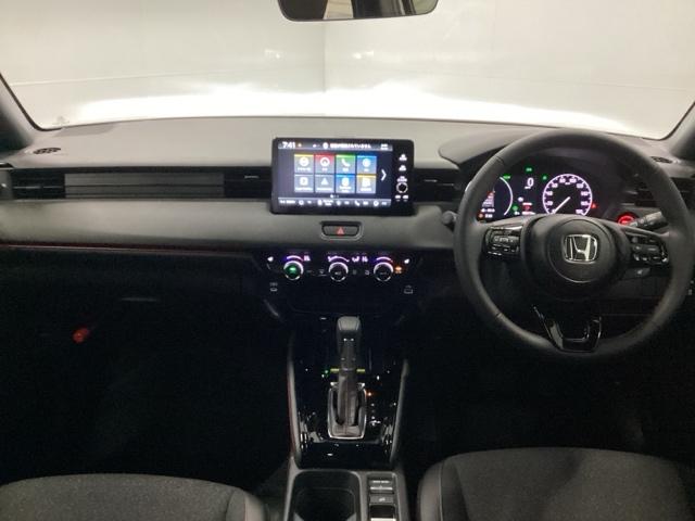 �h���C�o�[�𒆐S�Ɏ��R�Ɏ肪�͂��ʒu�ɂ`�s�Z���N�g���o�[��G�A�R���A�l�X�ȑ���X�C�b�`�Ȃǂ�z�u�A���쐫�ɗD��Ă��܂�