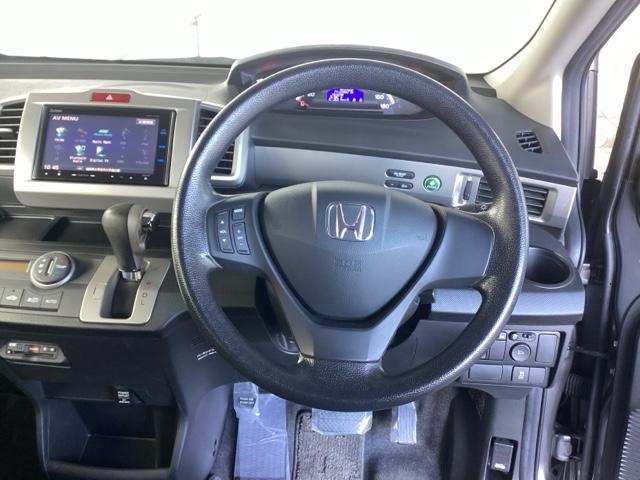 ��ɂȂ��ފ��o�̃X�e�A�����O�ł��B�����S�n�A�f�U�C�����A���쐫�ɂ���������A�C�e���ł��B