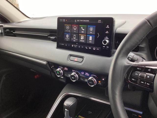 ヴェゼル ｅ：ＨＥＶＺ　メモリーナビ　ドラレコ　ＥＴＣ　リアカメラ　衝突回避支援ブレーキ機能　スマキ　Ｐトランク　フルオートエアコン　Ｄレコ　エアバッグ　両席エアバック　Ｒカメ　記録簿付　パワーウィンドウ　ＬＥＤランプ（6枚目）