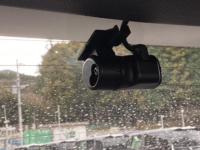 ヴェゼル ｅ：ＨＥＶＺ　メモリーナビ　ドラレコ　ＥＴＣ　リアカメラ　衝突回避支援ブレーキ機能　スマキ　Ｐトランク　フルオートエアコン　Ｄレコ　エアバッグ　両席エアバック　Ｒカメ　記録簿付　パワーウィンドウ　ＬＥＤランプ（15枚目）