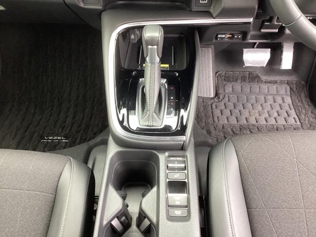 ヴェゼル ｅ：ＨＥＶＺ　メモリーナビ　ドラレコ　ＥＴＣ　リアカメラ　衝突回避支援ブレーキ機能　スマキ　Ｐトランク　フルオートエアコン　Ｄレコ　エアバッグ　両席エアバック　Ｒカメ　記録簿付　パワーウィンドウ　ＬＥＤランプ（16枚目）