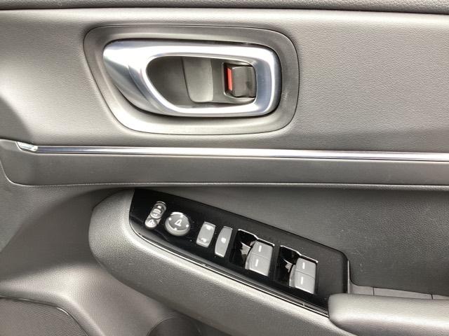 ヴェゼル ｅ：ＨＥＶＺ　メモリーナビ　ドラレコ　ＥＴＣ　リアカメラ　衝突回避支援ブレーキ機能　スマキ　Ｐトランク　フルオートエアコン　Ｄレコ　エアバッグ　両席エアバック　Ｒカメ　記録簿付　パワーウィンドウ　ＬＥＤランプ（26枚目）