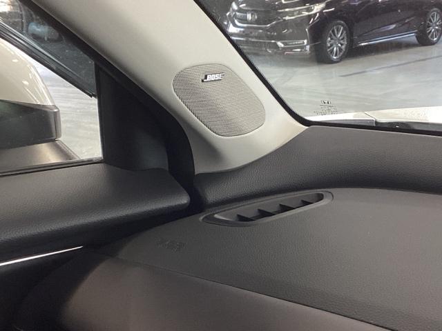 �y�q�|�u�̎������ɍ��킹�a�n�r�d�ЂƋ����J�������A�P�Q�X�s�[�J�[���ڂ̃T�E���h�V�X�e���B�܂�ŃR���T�[�g���ɂ���悤�ȗՏꊴ��S�ȂŖ��킦�܂�